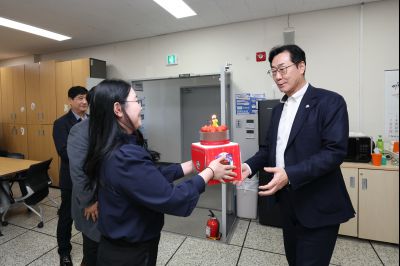 2025년 직원과의 송년인사 C1KS1827.JPG