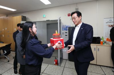 2025년 직원과의 송년인사 C1KS1828.JPG