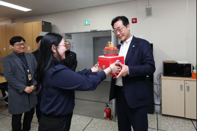 2025년 직원과의 송년인사 C1KS1829.JPG