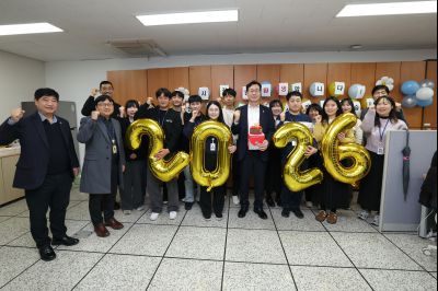 2025년 직원과의 송년인사 C1KS1844.JPG