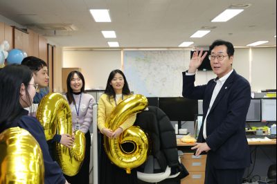 2025년 직원과의 송년인사 C1KS1879.JPG