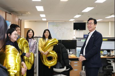 2025년 직원과의 송년인사 C1KS1884.JPG