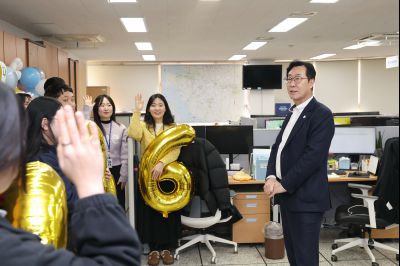 2025년 직원과의 송년인사 C1KS1886.JPG