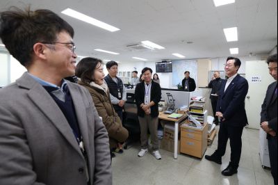 2025년 직원과의 송년인사 C1KS1916.JPG