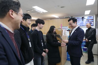 2025년 직원과의 송년인사 C1KS1936.JPG