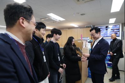 2025년 직원과의 송년인사 C1KS1937.JPG