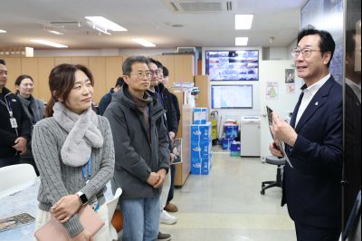 2025년 직원과의 송년인사 C1KS1965.JPG