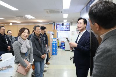 2025년 직원과의 송년인사 C1KS1972.JPG