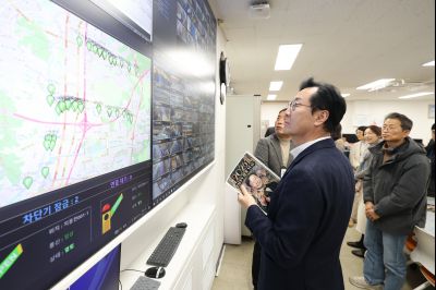 2025년 직원과의 송년인사 C1KS1977.JPG