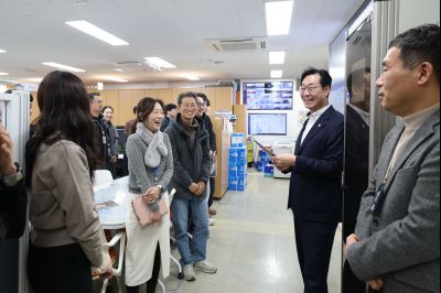 2025년 직원과의 송년인사 C1KS1991.JPG