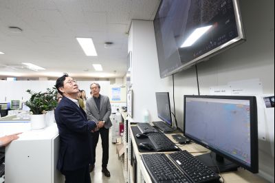 2025년 직원과의 송년인사 C1KS2018.JPG