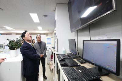 2025년 직원과의 송년인사 C1KS2019.JPG