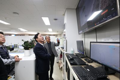 2025년 직원과의 송년인사 C1KS2021.JPG