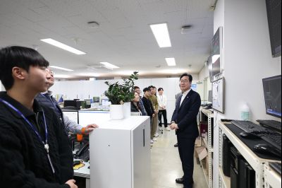 2025년 직원과의 송년인사 C1KS2033.JPG