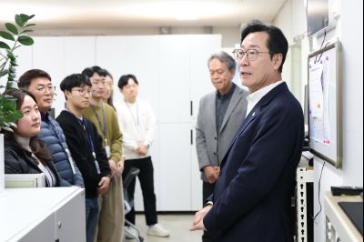 2025년 직원과의 송년인사 C1KS2040.JPG