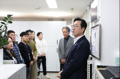 2025년 직원과의 송년인사 C1KS2046.JPG