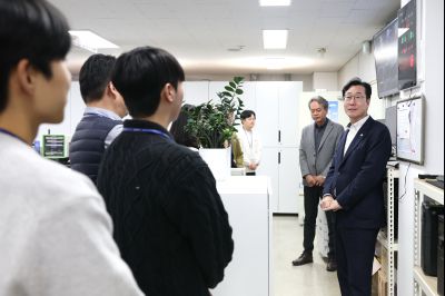 2025년 직원과의 송년인사 C1KS2052.JPG