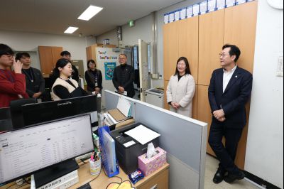 2025년 직원과의 송년인사 C1KS2148.JPG