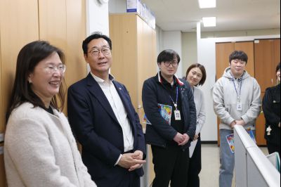 2025년 직원과의 송년인사 C1KS2170.JPG