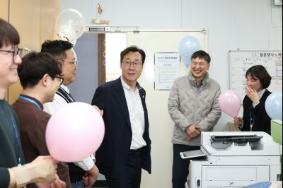 2025년 직원과의 송년인사 C1KS2218.JPG