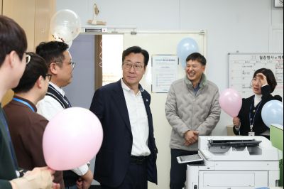 2025년 직원과의 송년인사 C1KS2220.JPG