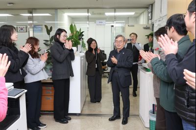 2025년 직원과의 송년인사 0D0A3845.jpg