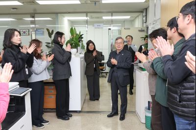 2025년 직원과의 송년인사 0D0A3854.jpg