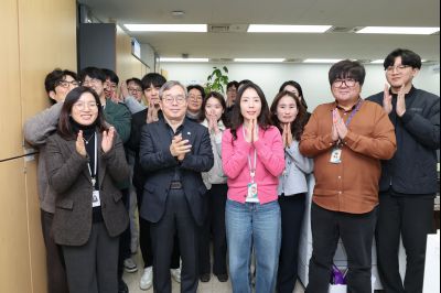 2025년 직원과의 송년인사 0D0A3885.jpg