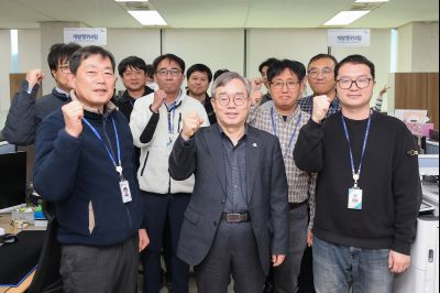 2025년 직원과의 송년인사 0D0A4071.jpg