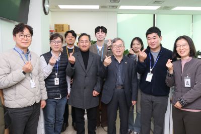 2025년 직원과의 송년인사 0D0A4136.jpg