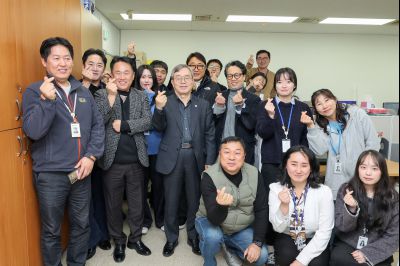 2025년 직원과의 송년인사 0D0A4184.jpg