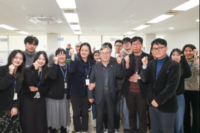 2025년 직원과의 송년인사 0D0A4346.jpg