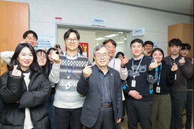 2025년 직원과의 송년인사 0D0A4370.jpg