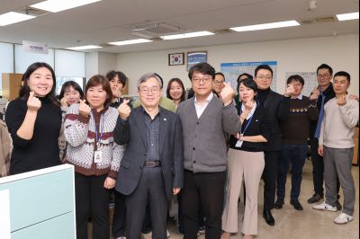 2025년 직원과의 송년인사 0D0A4448.jpg