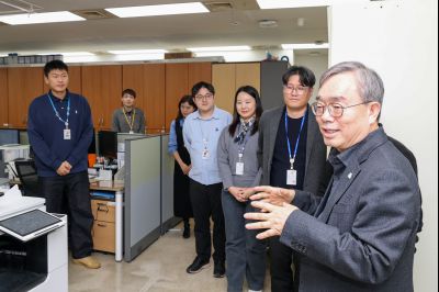 2025년 직원과의 송년인사 0D0A4660.jpg