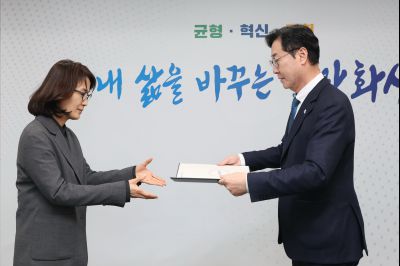 4급 임용장 교부 C1KS5139.JPG