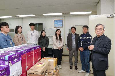 2025년 직원과의 송년인사 0D0A4833.jpg