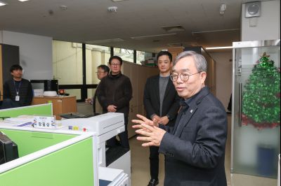 2025년 직원과의 송년인사 0D0A4869.jpg