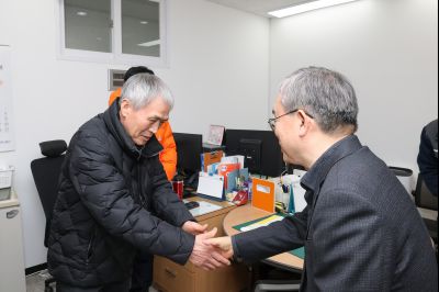 2025년 직원과의 송년인사 0D0A4897.jpg