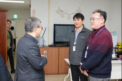 2025년 직원과의 송년인사 0D0A4920.jpg