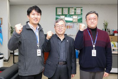 2025년 직원과의 송년인사 0D0A4928.jpg