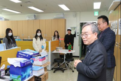 2025년 직원과의 송년인사 0D0A4958.jpg