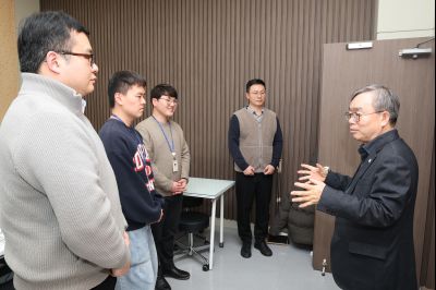 2025년 직원과의 송년인사 0D0A5066.jpg