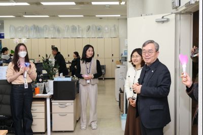 2025년 직원과의 송년인사 0D0A5087.jpg