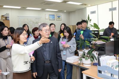 2025년 직원과의 송년인사 0D0A5109.jpg