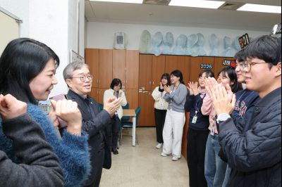 2025년 직원과의 송년인사 0D0A5123.jpg