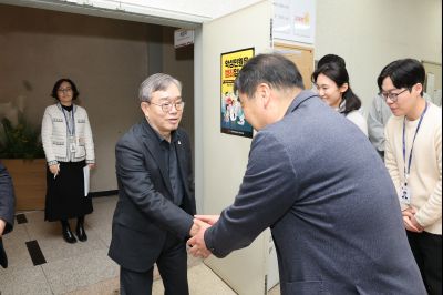 2025년 직원과의 송년인사 0D0A5375.jpg