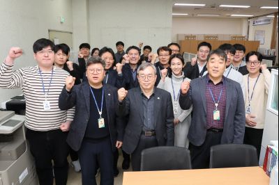 2025년 직원과의 송년인사 0D0A5386.jpg