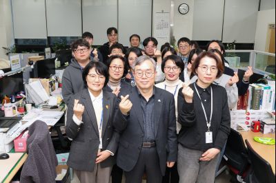 2025년 직원과의 송년인사 0D0A5456.jpg