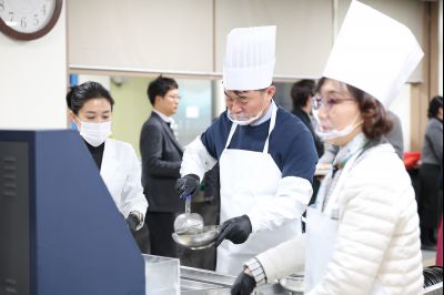 새해맞이 구내식당 떡국 배식 0D0A8822.jpg